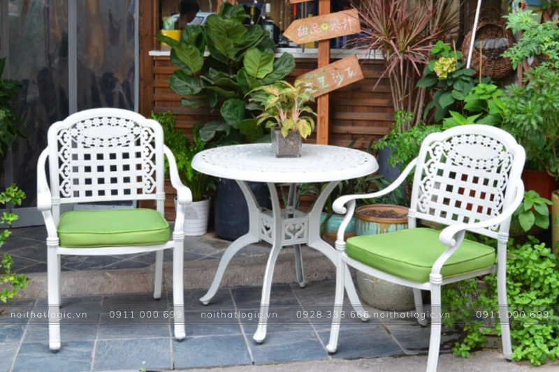 Bàn ghế sân vườn