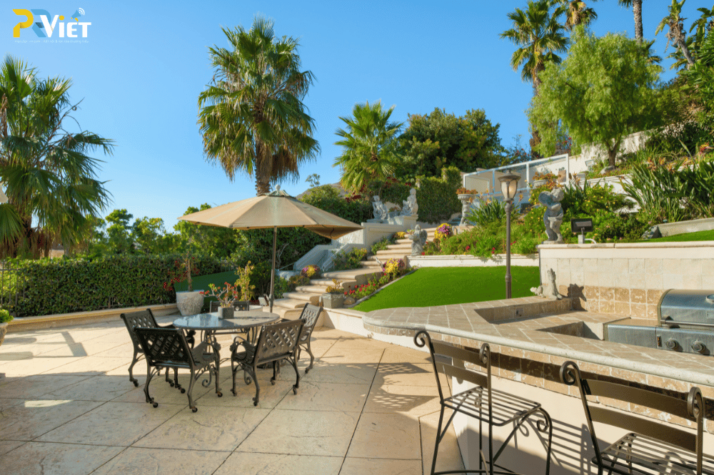 Bàn ghế cafe ngoài trời đẹp nhất 2025 - Phong cách và tiện ích